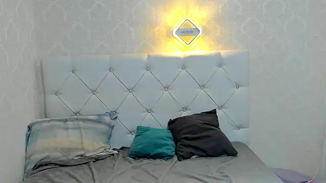 Snapshot of GladysHewell chatting on January 2025 01:21:01 PM GladysHewell online show from January 2025 01:21:01 PM