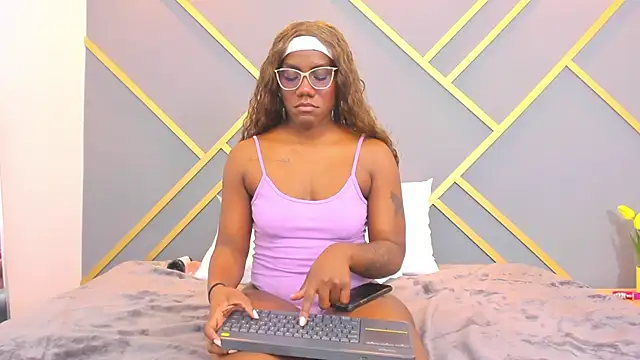 Snapshot of Alaia_Colins chatting on February 2025 06:51:01 AM Alaia Colins online show from February 2025 06:51:01 AM