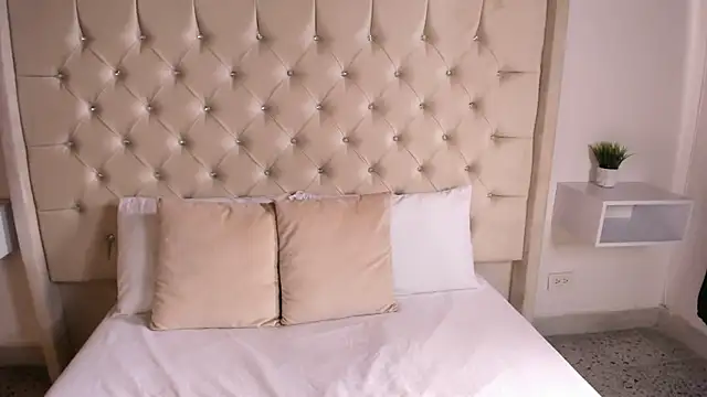 bella bloomg online show from March 2025 07:13:02 PM