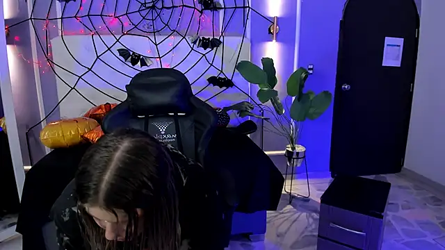 alaia greyy online show from November 2025 12:37:02 PM