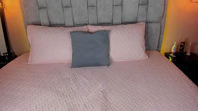 Melody thonson online show from February 2025 07:01:02 AM