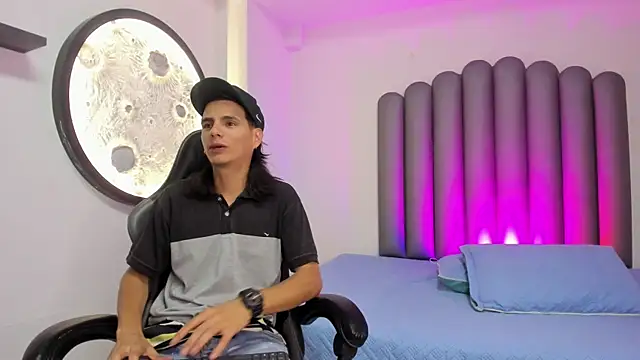 Martshall09 online show from November 2025 08:07:01 PM