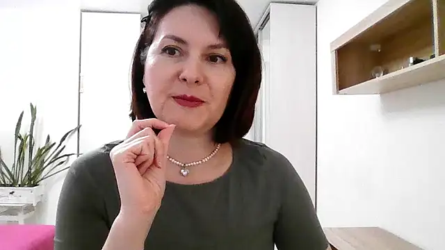 Victoria Glam online show from October 2025 04:52:01 PM