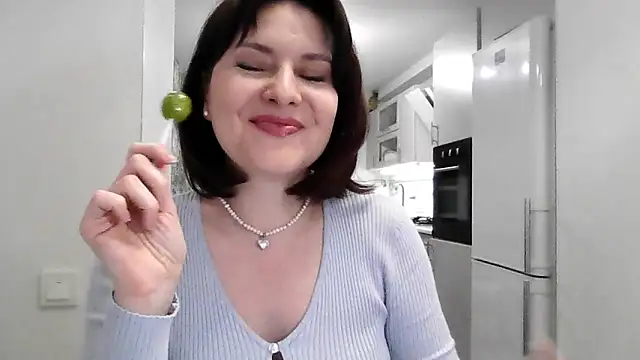 Victoria Glam online show from November 2025 04:31:02 PM