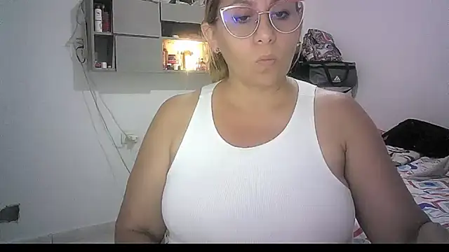 Snapshot of mariana0x chatting on May 2026 03:25:02 AM mariana0x online show from May 2026 03:25:02 AM