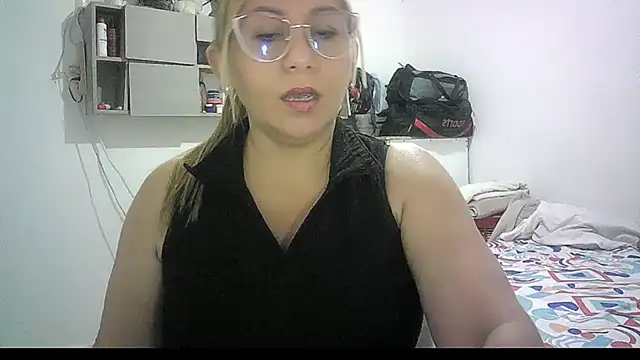 Snapshot of mariana0x chatting on May 2026 02:57:01 PM mariana0x online show from May 2026 02:57:01 PM