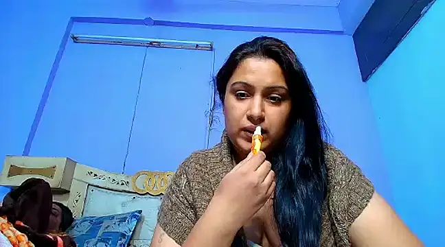 Sophia James online show from February 2025 05:17:02 PM