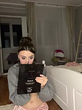 Snapshot of bunnythetailor chatting on February 2025 04:25:01 PM bunnythetailor online show from February 2025 04:25:01 PM