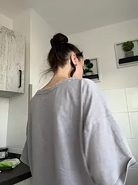 Snapshot of bunnythetailor chatting on February 2025 07:24:02 AM bunnythetailor online show from February 2025 07:24:02 AM