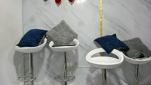 emilly09 online show from February 2025 09:33:01 PM