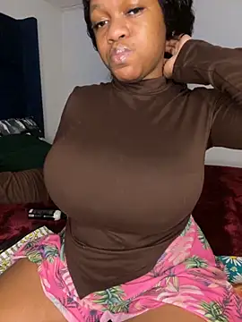 Boneca25 online show from October 2025 11:44:01 AM