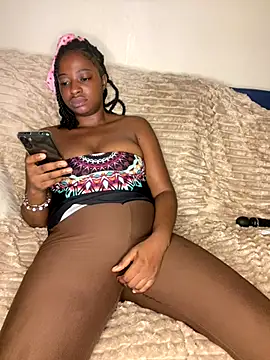 Boneca25 online show from December 2025 10:11:02 AM