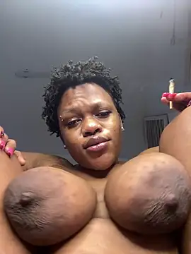 Boneca25 online show from April 2026 01:41:01 PM