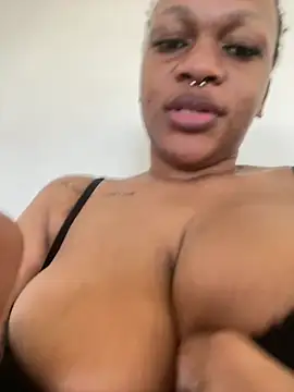 Boneca25 online show from May 2026 11:37:01 AM
