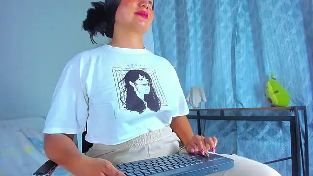 evaa greey online show from November 2025 08:07:01 PM