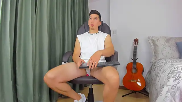 Snapshot of Tombarden chatting on February 2025 07:10:02 PM Tombarden online show from February 2025 07:10:02 PM