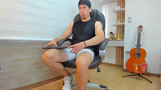 Snapshot of Tombarden chatting on November 2025 08:20:01 PM Tombarden online show from November 2025 08:20:01 PM