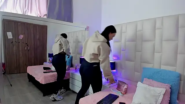 Ariana rouse online show from November 2025 04:39:02 PM