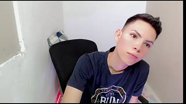 Snapshot of Alexxx_lov chatting on March 2025 12:43:02 PM Alexxx lov online show from March 2025 12:43:02 PM