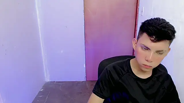 Snapshot of Alexxx_lov chatting on September 2025 01:00:01 PM Alexxx lov online show from September 2025 01:00:01 PM