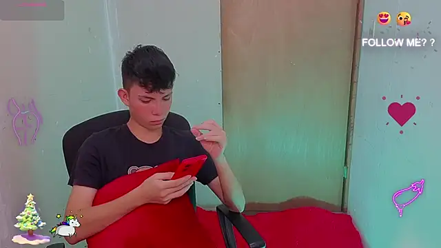 Snapshot of Alexxx_lov chatting on February 2026 12:30:01 PM Alexxx lov online show from February 2026 12:30:01 PM