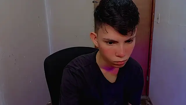 Snapshot of Alexxx_lov chatting on February 2026 12:23:02 PM Alexxx lov online show from February 2026 12:23:02 PM