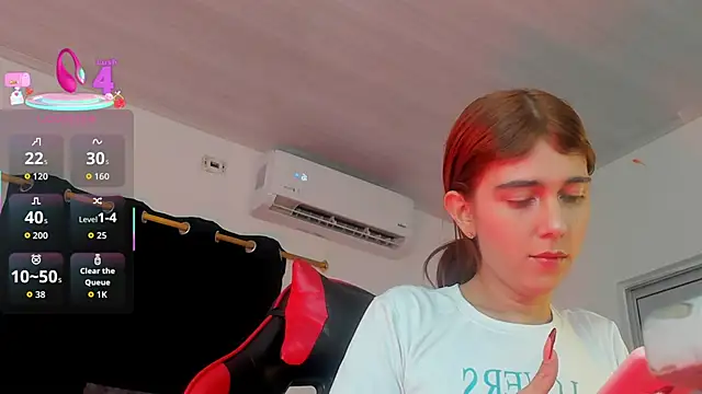 Snapshot of Nicol_TransGirl chatting on February 2026 04:54:01 AM Nicol TransGirl online show from February 2026 04:54:01 AM