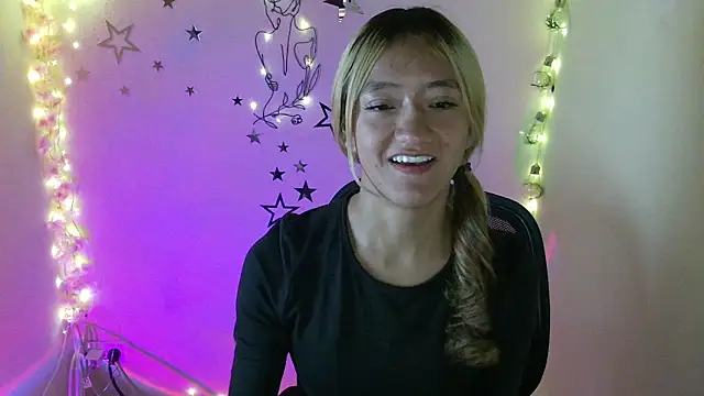 Snapshot of Lya1_ch chatting on May 2026 11:02:02 PM Lya1 ch online show from May 2026 11:02:02 PM