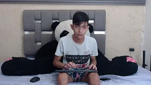 Snapshot of KING_STYLE2 chatting on January 2025 10:50:01 PM KING STYLE2 online show from January 2025 10:50:01 PM