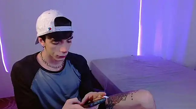 H3ll B0I online show from February 2025 06:40:02 AM