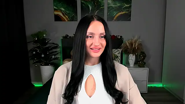 Snapshot of EmiliaBeynard chatting on February 2025 01:41:01 PM EmiliaBeynard online show from February 2025 01:41:01 PM