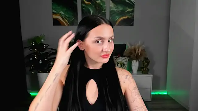 Snapshot of EmiliaBeynard chatting on February 2025 01:52:01 PM EmiliaBeynard online show from February 2025 01:52:01 PM