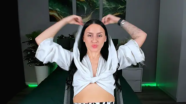 Snapshot of EmiliaBeynard chatting on February 2025 07:31:02 PM EmiliaBeynard online show from February 2025 07:31:02 PM