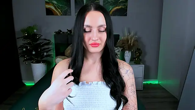 Snapshot of EmiliaBeynard chatting on February 2025 01:38:01 PM EmiliaBeynard online show from February 2025 01:38:01 PM