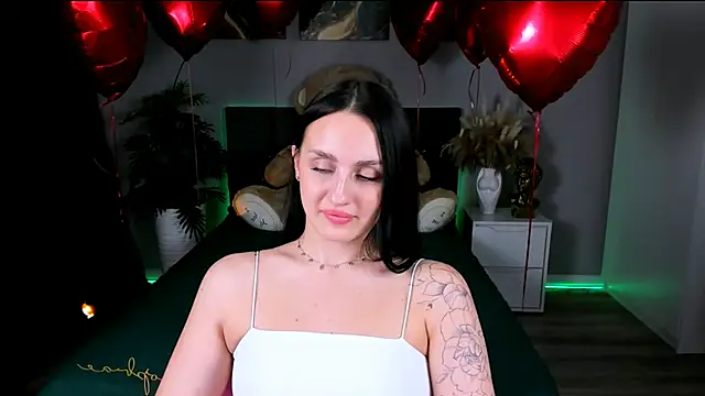 Snapshot of EmiliaBeynard chatting on February 2025 04:35:01 PM EmiliaBeynard online show from February 2025 04:35:01 PM