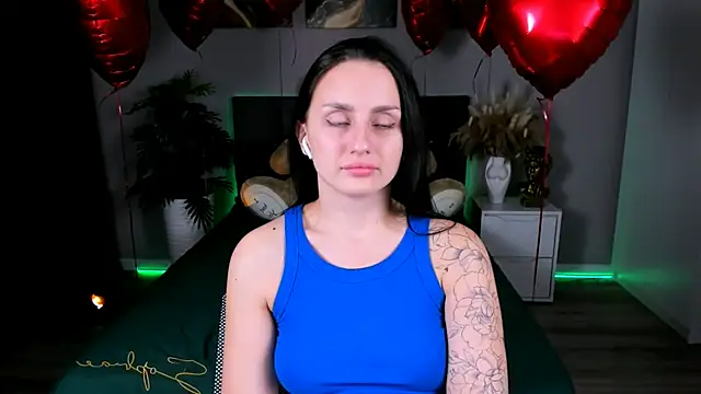 Snapshot of EmiliaBeynard chatting on February 2025 04:58:02 PM EmiliaBeynard online show from February 2025 04:58:02 PM