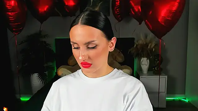 Snapshot of EmiliaBeynard chatting on February 2025 01:28:01 PM EmiliaBeynard online show from February 2025 01:28:01 PM