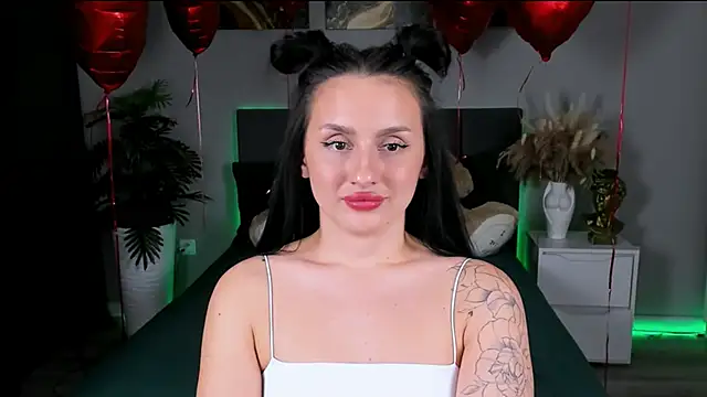 Snapshot of EmiliaBeynard chatting on March 2025 02:21:02 PM EmiliaBeynard online show from March 2025 02:21:02 PM