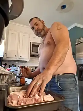 Snapshot of thickdaddy2982 chatting on February 2025 06:22:01 PM thickdaddy2982 online show from February 2025 06:22:01 PM