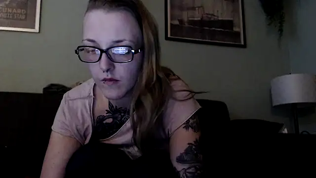 Snapshot of Astrid-Gilbert chatting on February 2025 08:49:01 PM Astrid-Gilbert online show from February 2025 08:49:01 PM