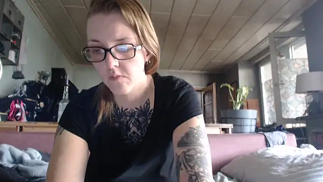 Snapshot of Astrid-Gilbert chatting on February 2025 11:11:02 AM Astrid-Gilbert online show from February 2025 11:11:02 AM