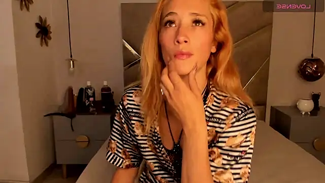 zoe taylorr1 online show from February 2025 02:44:02 AM