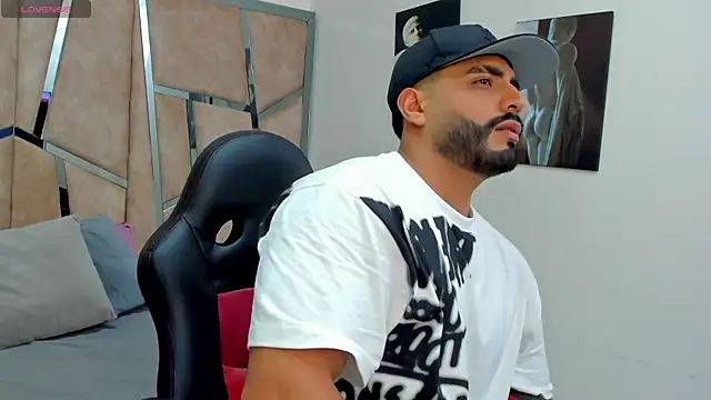 LeandroRusso online show from January 2025 07:32:02 PM