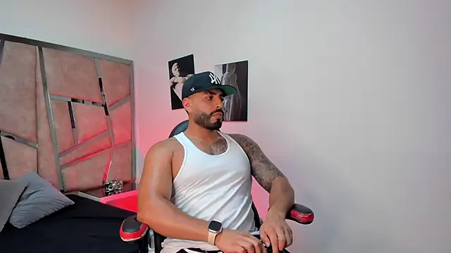 LeandroRusso online show from January 2025 07:48:02 PM