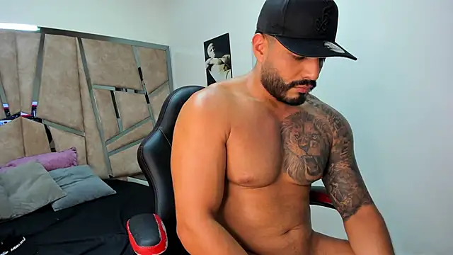 LeandroRusso online show from February 2025 02:39:01 AM