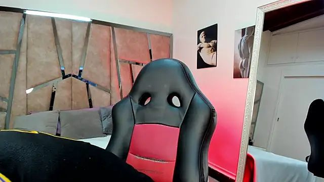 LeandroRusso online show from February 2025 08:31:01 PM