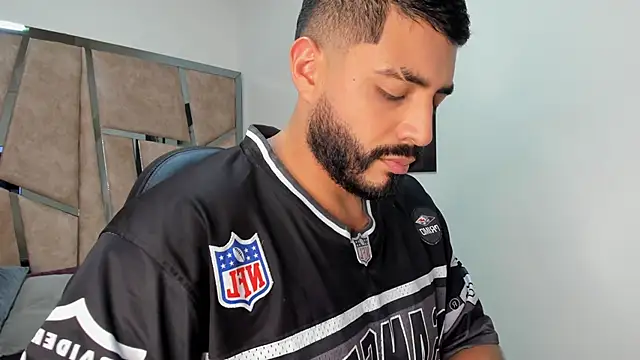 LeandroRusso online show from February 2025 07:58:02 PM