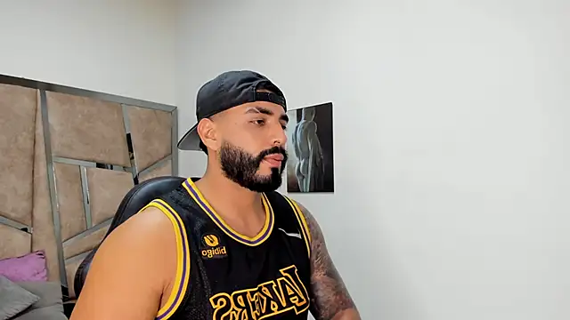 LeandroRusso online show from February 2025 09:44:02 PM