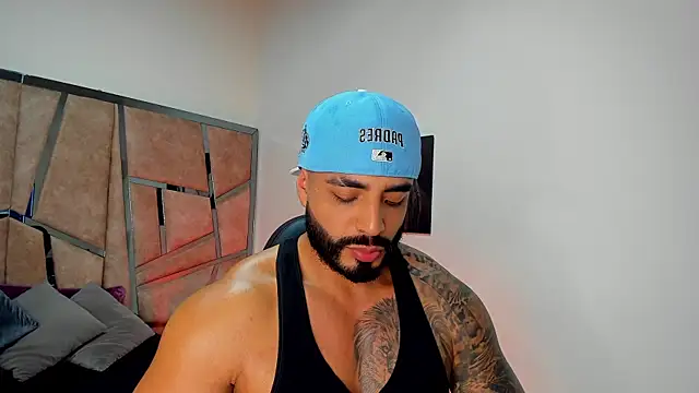 LeandroRusso online show from March 2025 08:48:01 PM