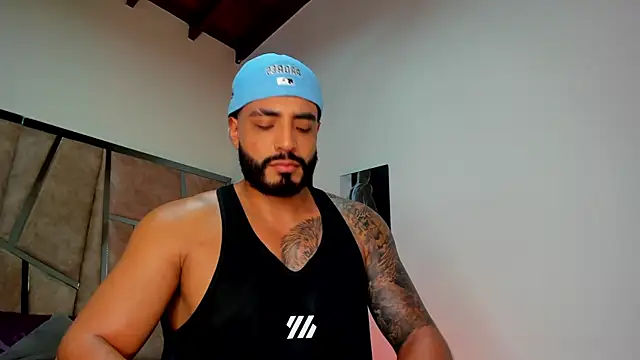 LeandroRusso online show from March 2025 12:48:01 AM